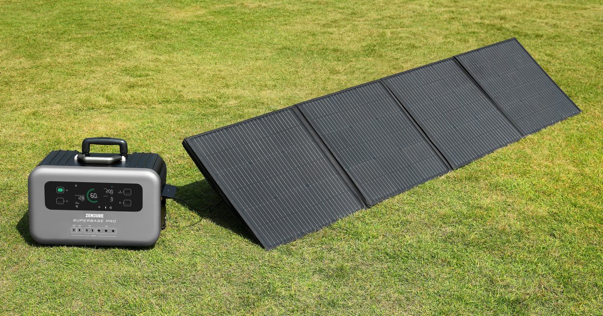 Solar panel and battery storage system for maximum energy savings